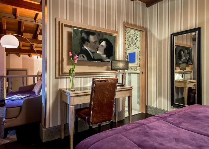 The Spagna By The Goodnight Company *